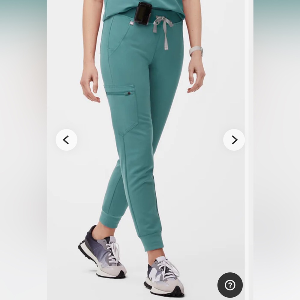 FIGS Zamora Petite Jogger Scrub Pants in Hydrogreen